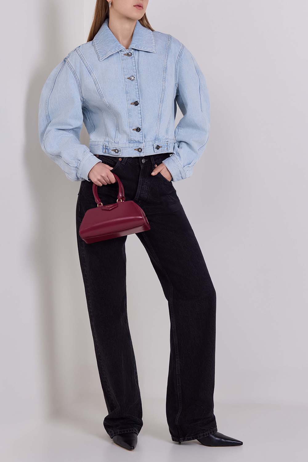 מכנסי ג'ינס בגזרת באגי